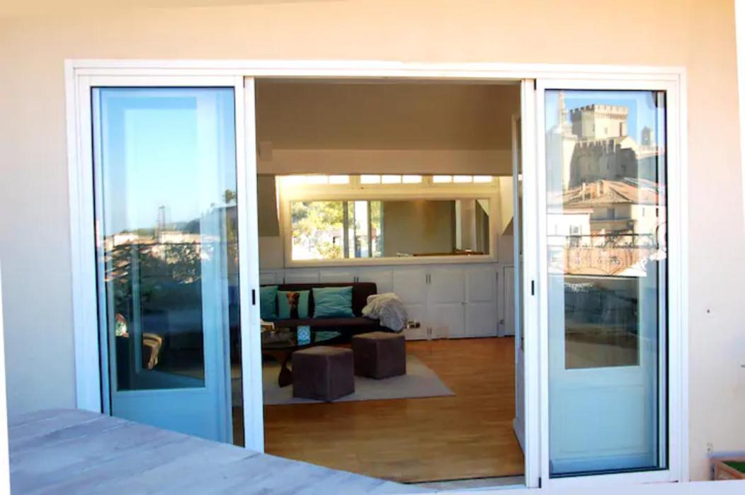 MAGNIFIQUE APPARTEMENT DE CHARME AVEC VUE SUR LE PALAIS DES PAPES À AVIGNON WiFI GRATUIT Esterno foto